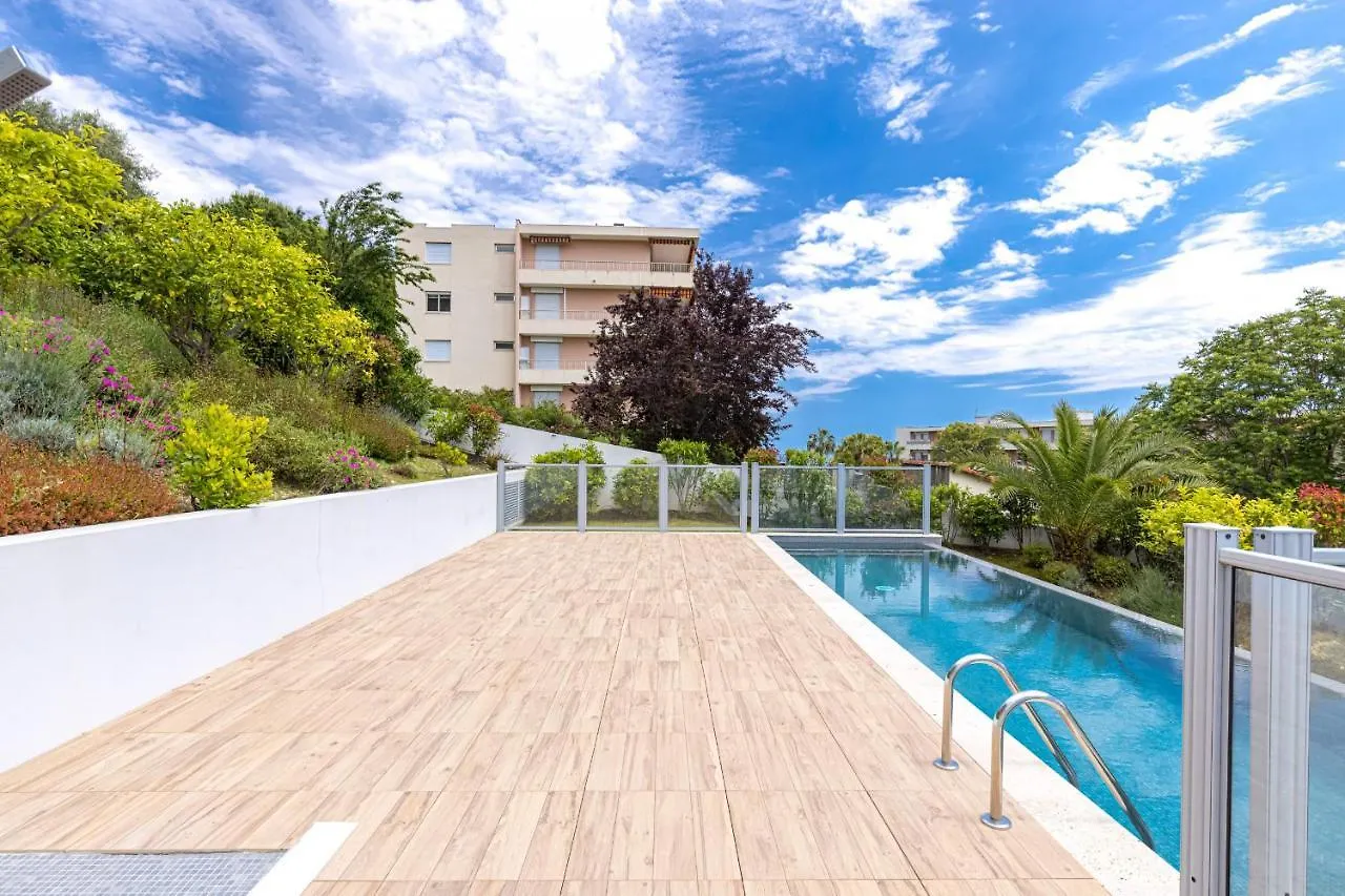 Au Soleil De Nice 0*,
